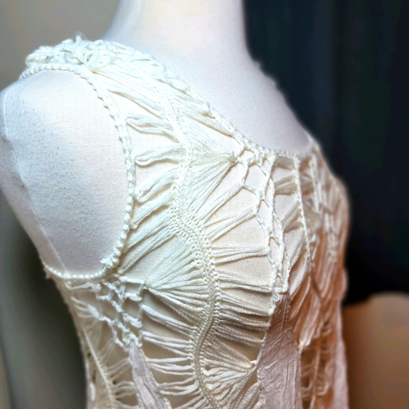 EUC| WHITE CREAM MACRAME BOHO FESTIVAL TOP - Picture 3 of 6